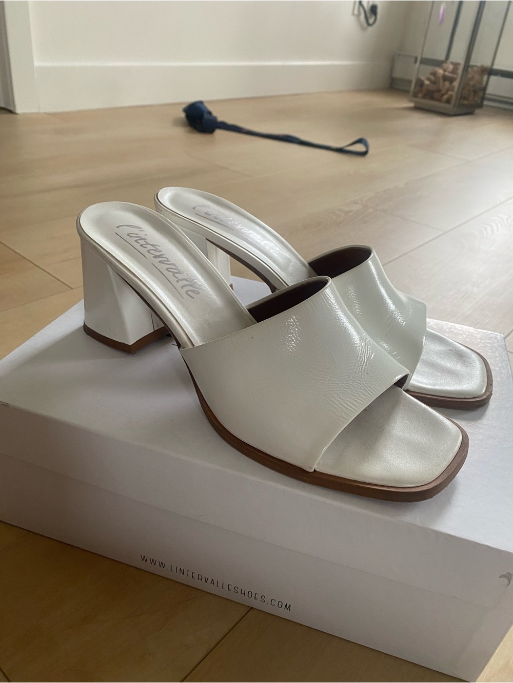 L'INTERVALLE White Leather Block Heel Mule